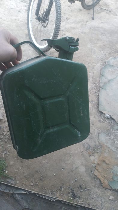 Продам срочно утюг и канистру