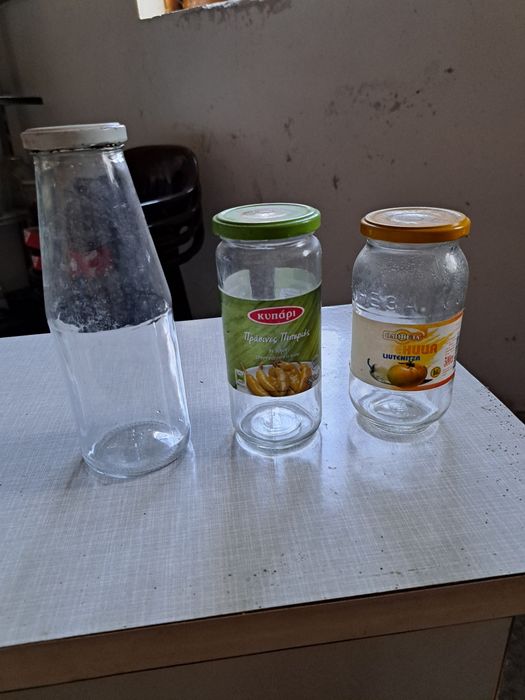 Продавам стъклени буркани различни видове и  размери