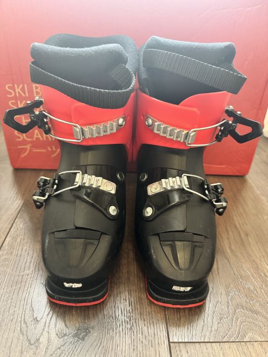 Детские горнолыжные ботинки Atomic