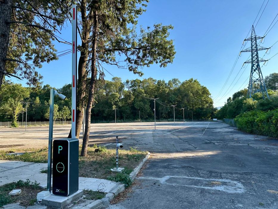 Дава се под наем Гараж / Паркомясто в София, Западен парк - 7000 кв.м за 35.7 € - Снимка #1