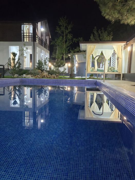 Продается свой новый дом-дача с зимним и летним бассейнами