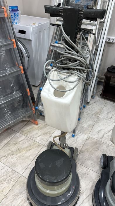 Роторка Продам роторная машинка для стирка ковров карчер