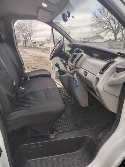 Opel vivaro 1.9 дизел макси база
