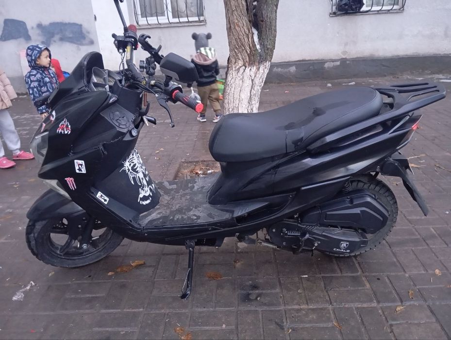 Продам скутер тигр 175кубовый матор