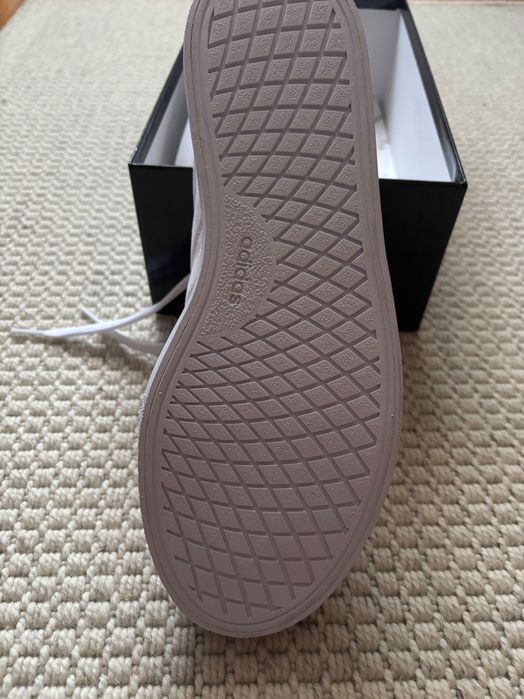 Tenesi Adidas noi femei