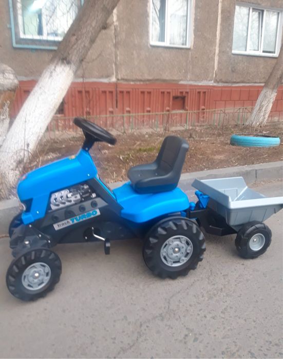 Продам трактор с прицепом детский