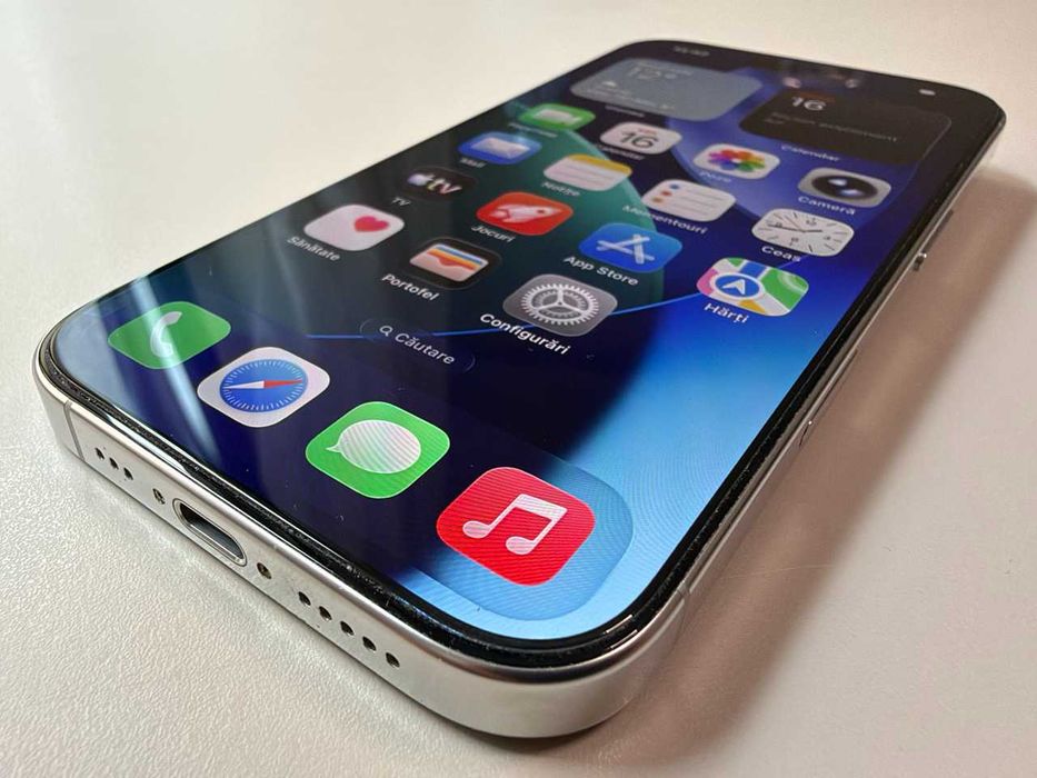  Apple / iPhone 16 Pro 128 Gb / White Titanium