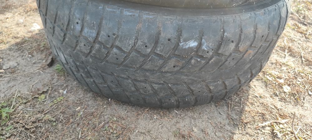 Продам две резины на 16