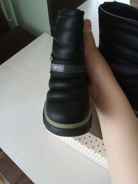 Òĝil bolalar uchun oyoq kiyim etik sotiladi