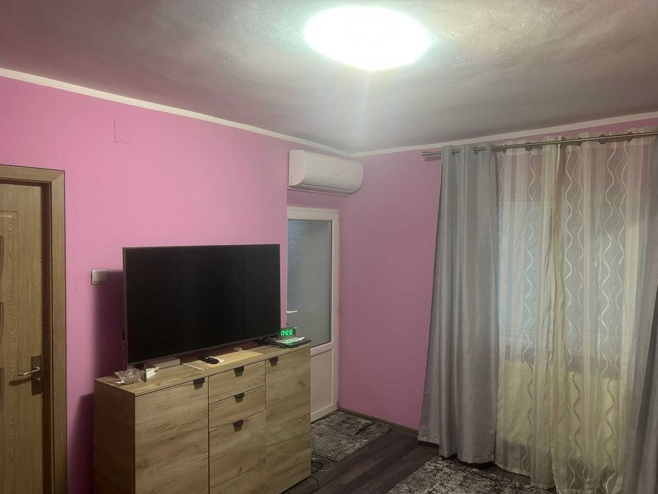 vand garsoniera renovata