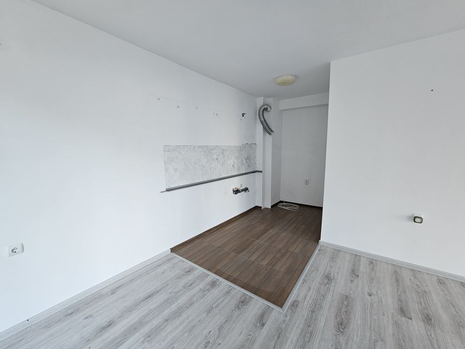 Дава се под наем Офис в Шумен, Център - 67 кв.м за 259.08 € - Снимка #2