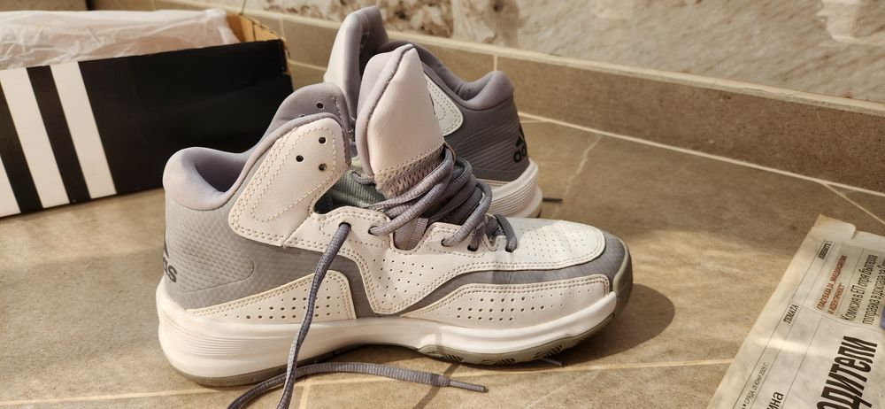 Adidas D Howerd 6