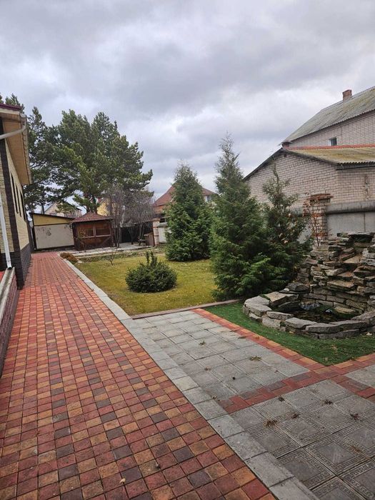 Продам  кирпичный коттедж