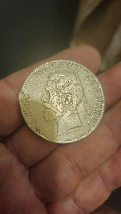 Vând monede de argint