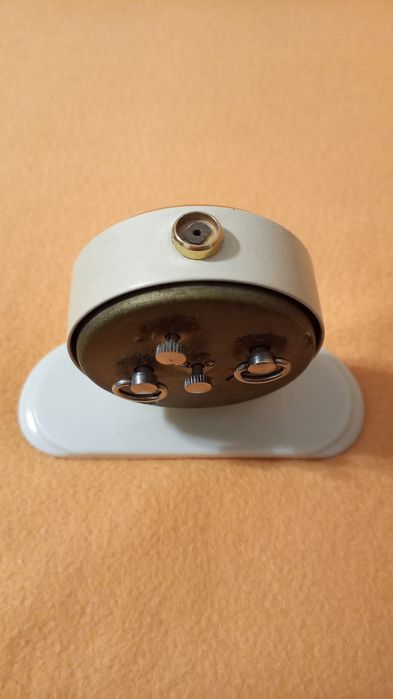 Продавам ретро часовници.