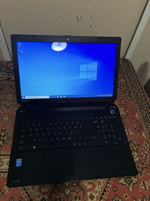 Laptop Toshiba Satellite - 500GB - Windows 10 Pro - Încărcător