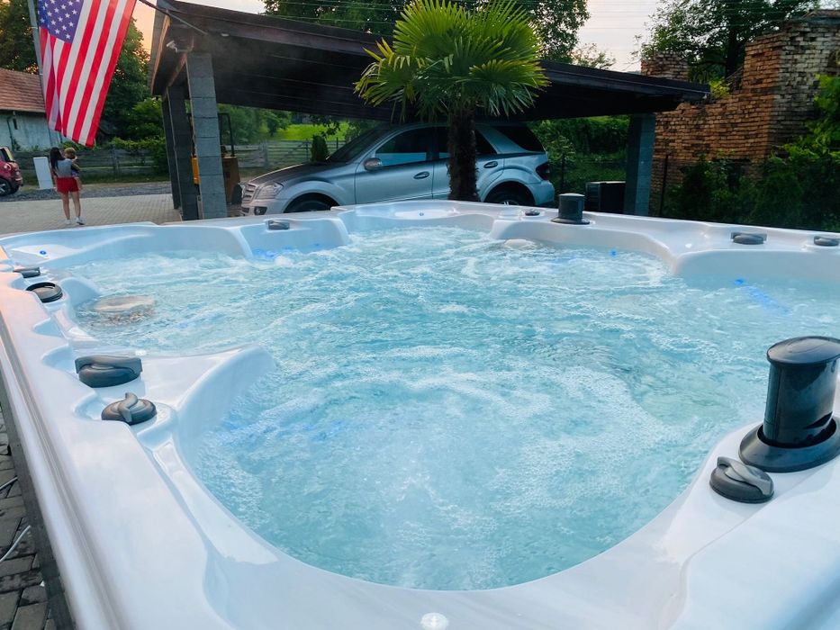 Jacuzzi exterioare 810 persoane MiercureaCiuc • OLX.ro