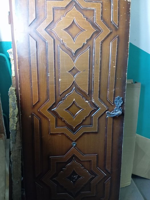 Продам дверь входную деревянную