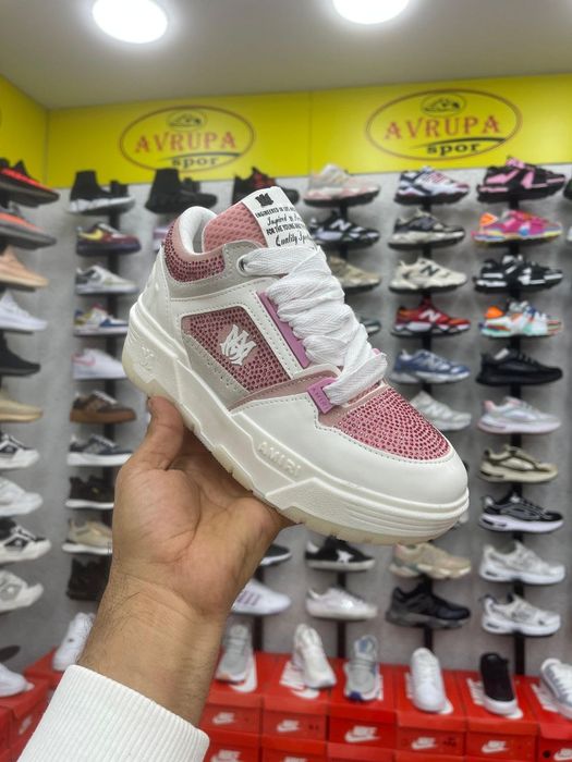 Adidasi dama model 2026 Amiry