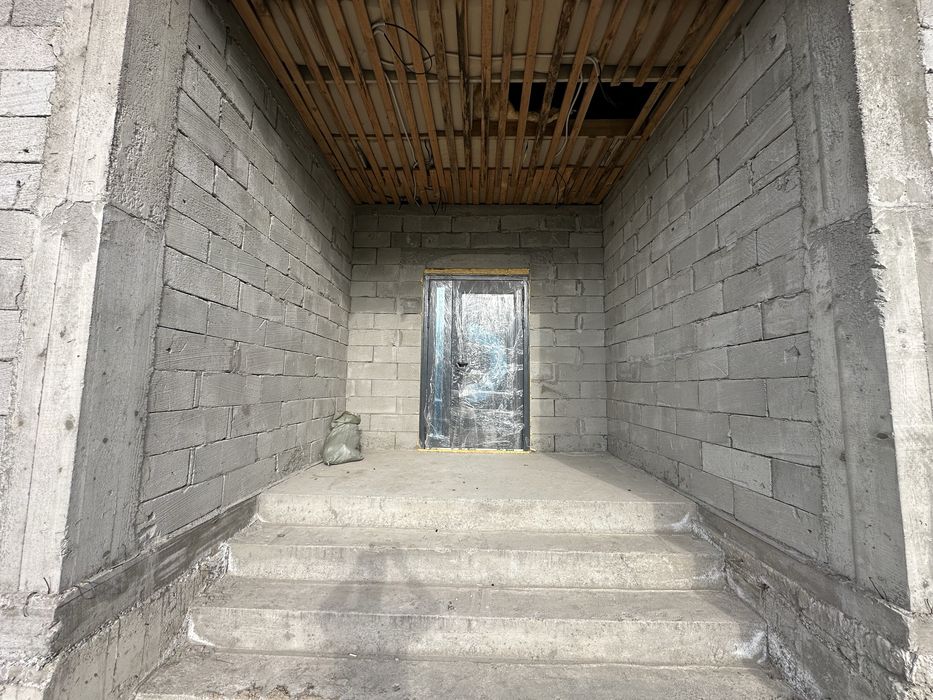 продам дом под черновой