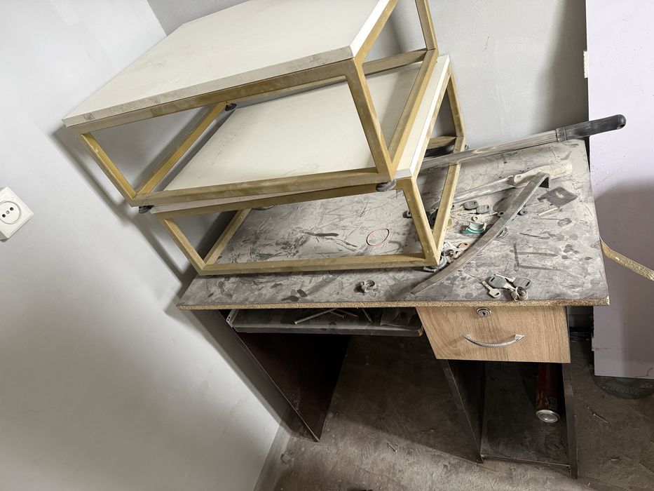 Магазин учун стеллажлар бор 8 дона