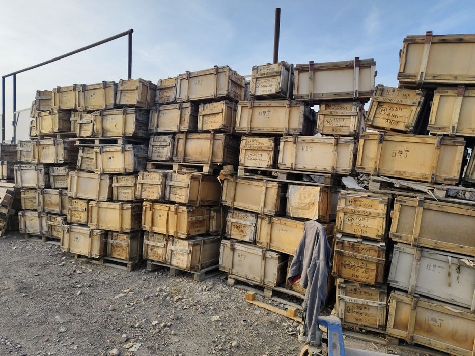 Ағаш Ящиктер бар