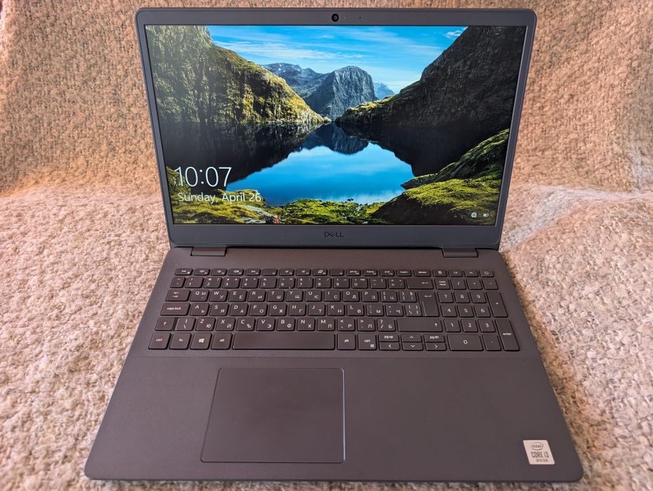 Ппродавам лаптоп DELL Vostro 3501 в много добро състояние