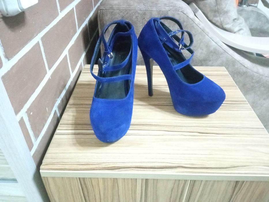 Туфли синие и  красные