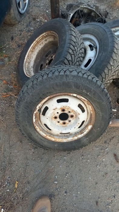 Продам шины  срочно