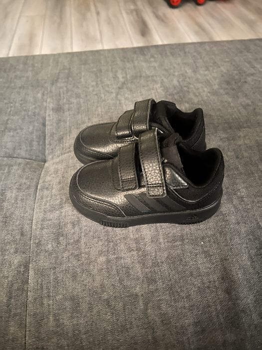 Incaltaminte  noi Adidas marimea 23