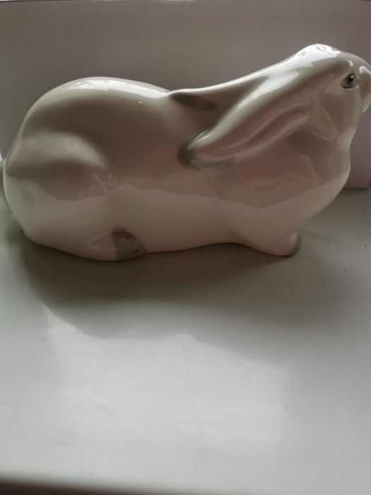 Фарфоровая статуэтка