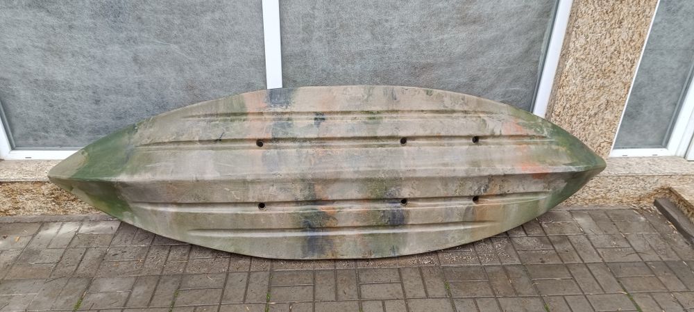 Продавам Каяк 2.95м