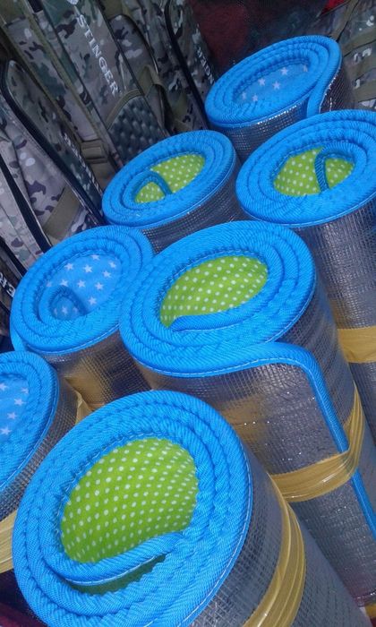 Расклодушка кровать. каремат матрас.