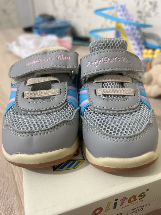 Продам кроссовки