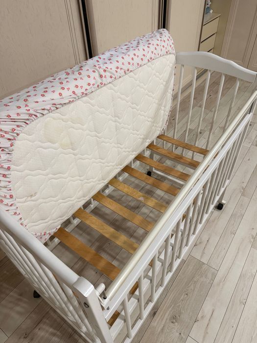 Детская кроватка-манеж