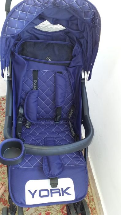 Детская коляска для ребенка