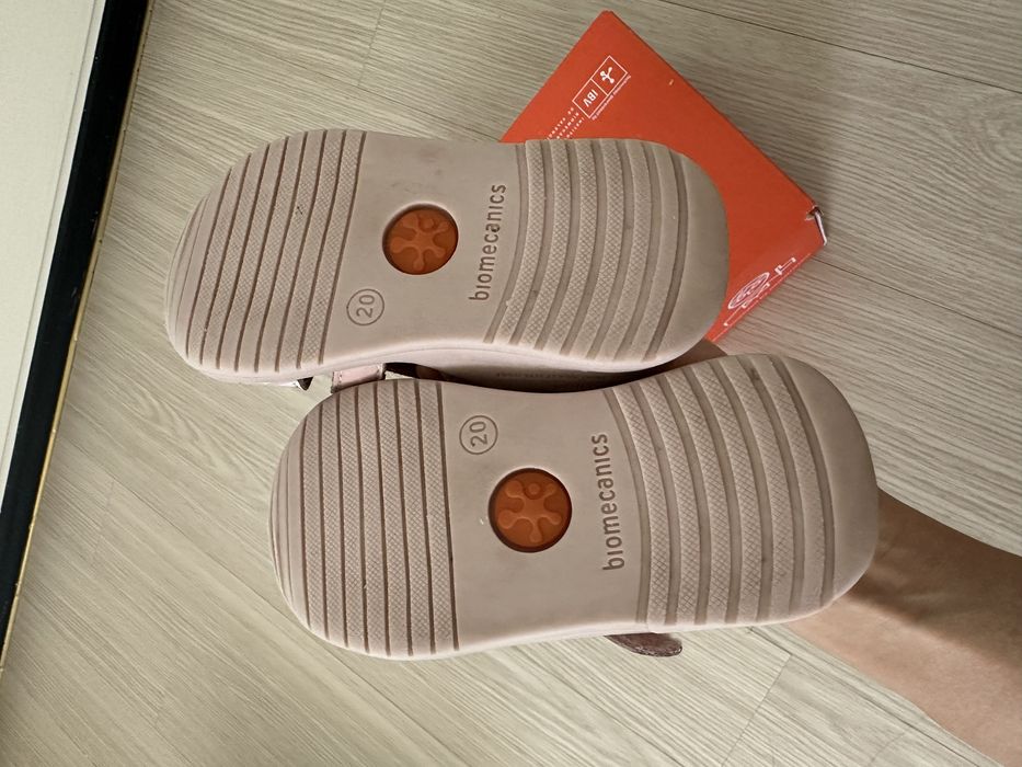 Сандали Biomecanics 20р