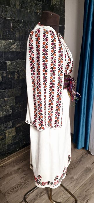 Costum popular  autentic