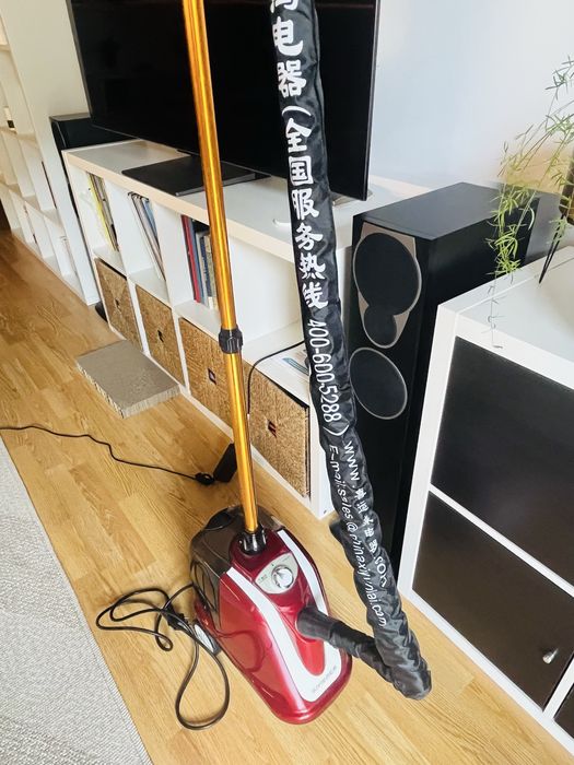 Aparat de calcat vertical cu aburi