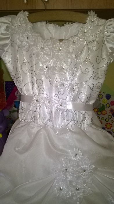 Много пищна шаферска рокля