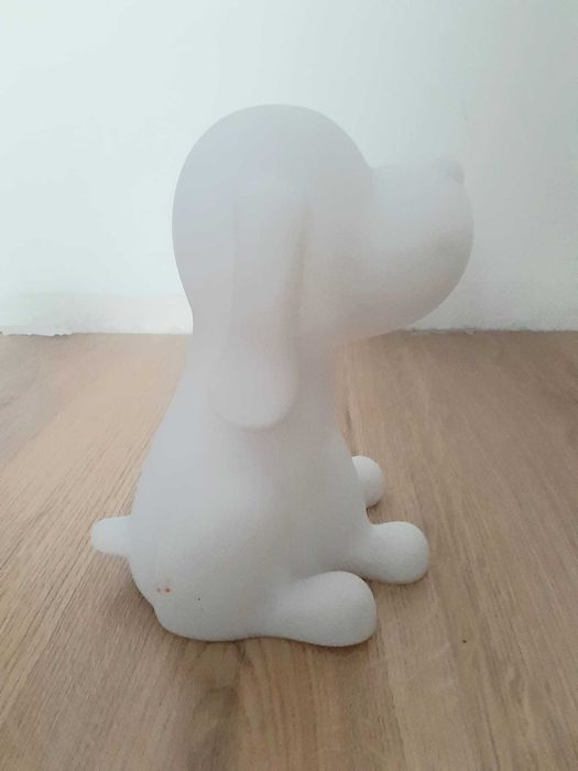 Lampă LED în formă de cățel – schimbă culorile