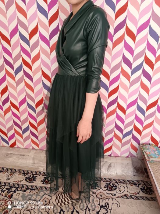 Одежда новая костюм и платье