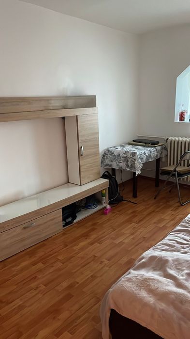 Dau in chirie garcioniera de 28 mp