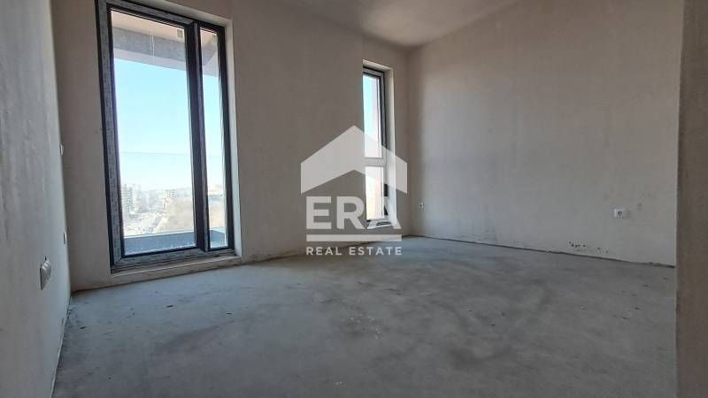 Продава се Тристаен апартамент в Варна, Левски - 110 кв.м за 2273 €/кв.м - Снимка #1