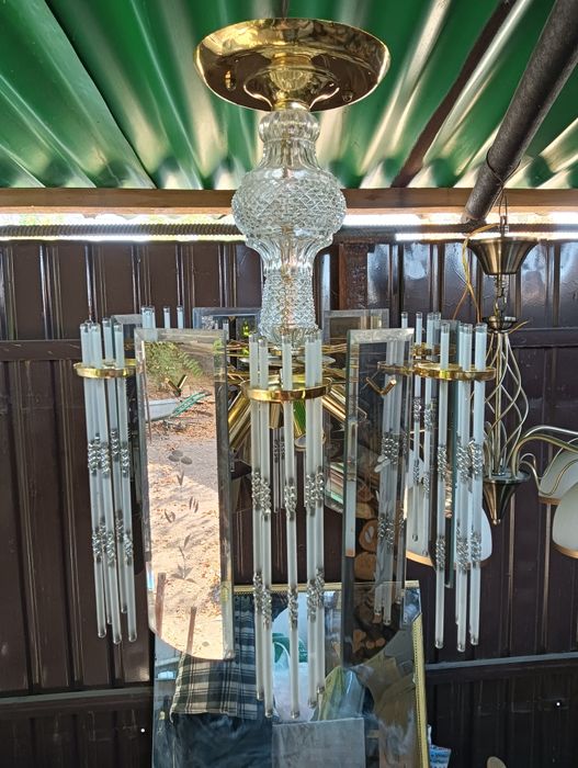 Продается люстра 7500т