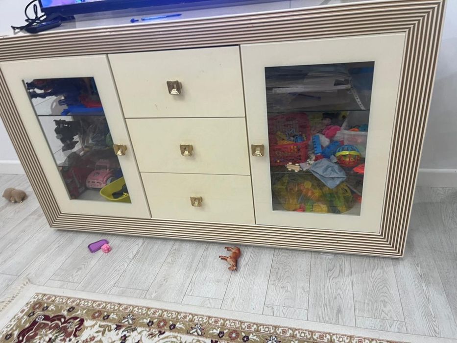 комод с двумя панелями для гостиной