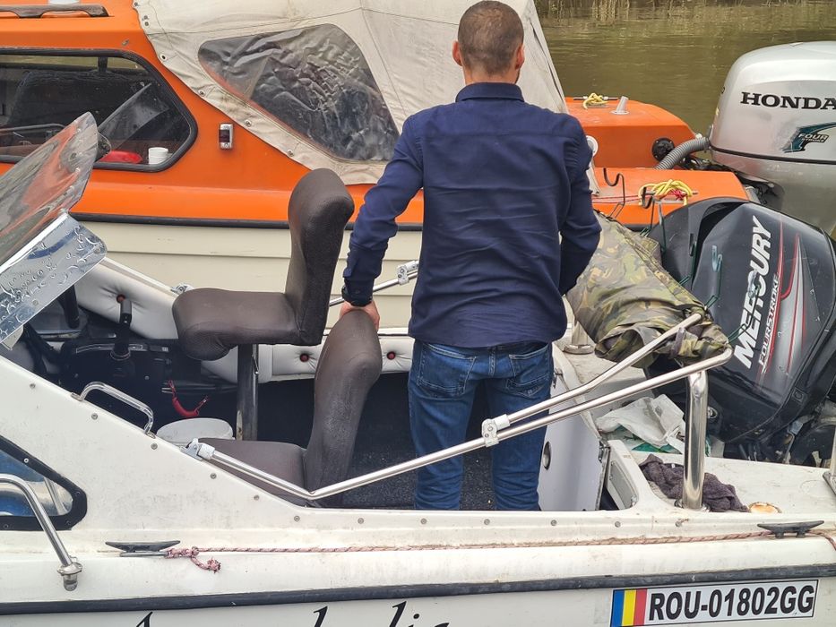 Ansamblu  barcă  + motor + peridoc
