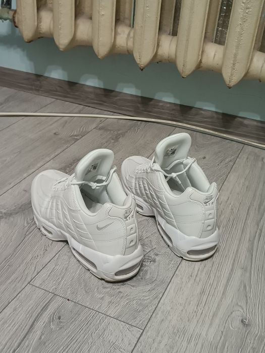 СПЕШНО! Nike air max95 Triple white КАТО ЧИСТО НОВИ!