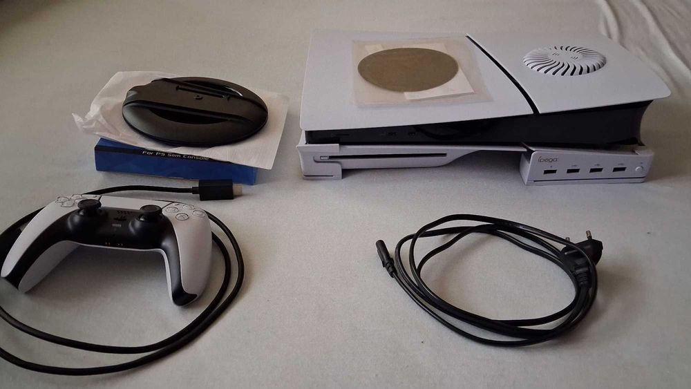 PS5 Slim + 5 игри