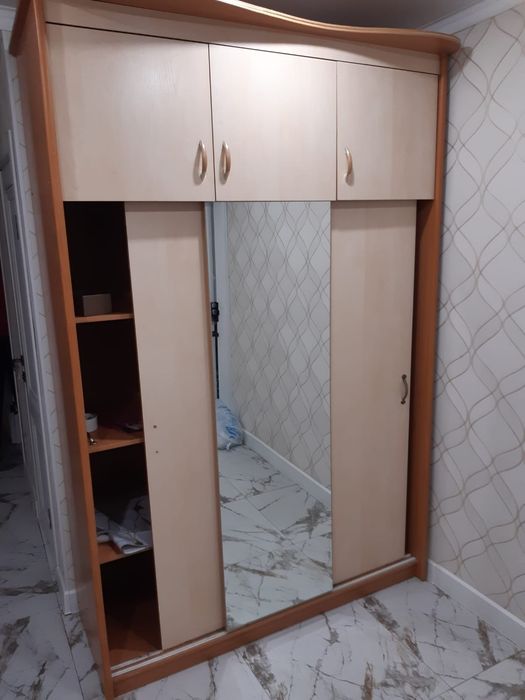 Продам большой шкаф